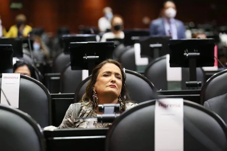 Estos son los diputados que más cobran y más faltan