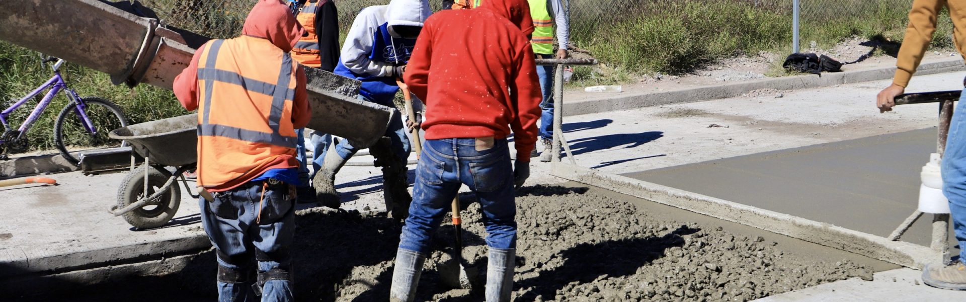 AVANZA MUNICIPIO EN LA COLOCACIÓN DE CONCRETO HIDRÁULICO EN LOMA BONITA