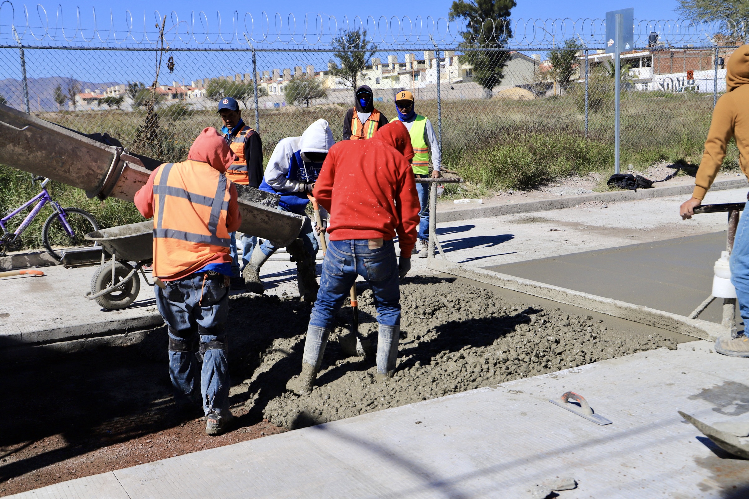 AVANZA MUNICIPIO EN LA COLOCACIÓN DE CONCRETO HIDRÁULICO EN LOMA BONITA
