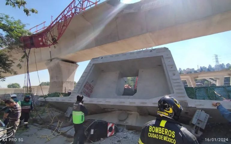 Colapsa parte de la estructura del Tren interurbano México-Toluca