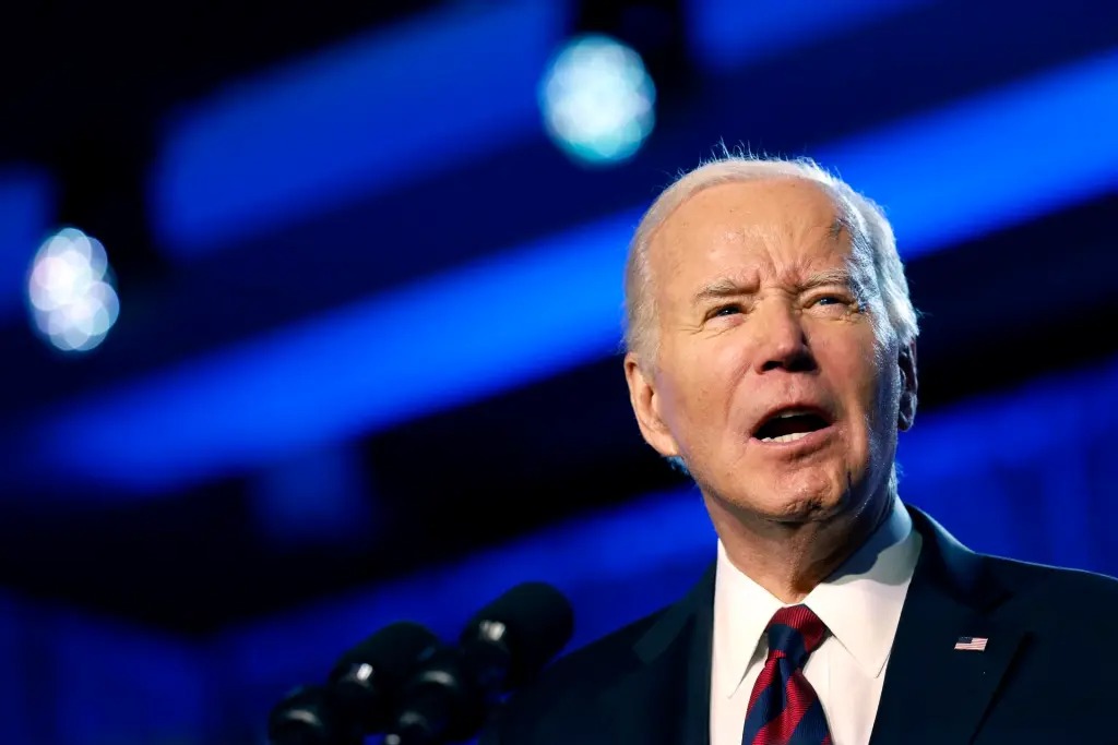 Biden busca cerrar la frontera a 5000 migrantes por día