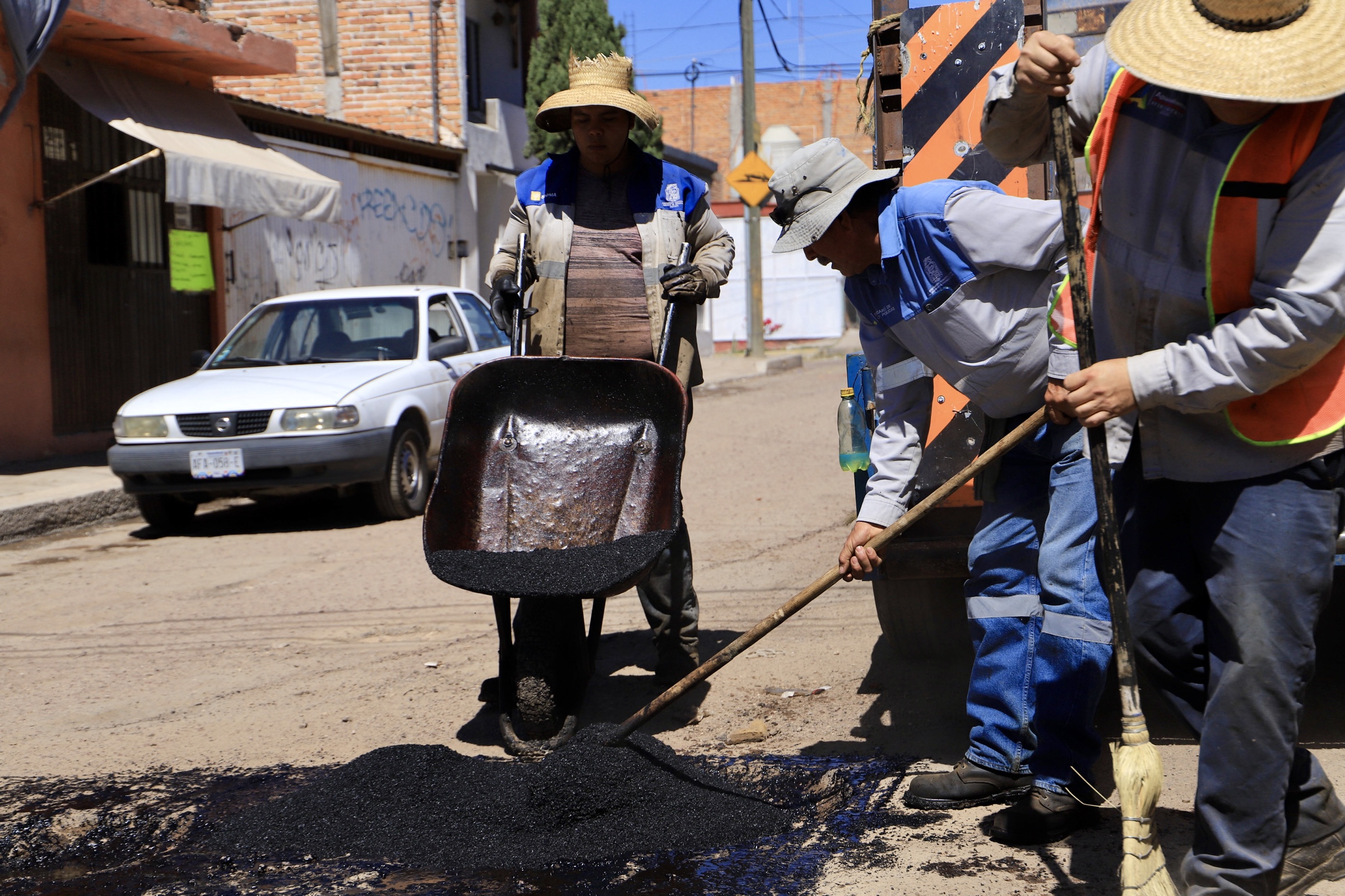 IMPLEMENTA MUNICIPIO TRABAJOS DE BACHEO INTENSIVO EN LA CIUDAD