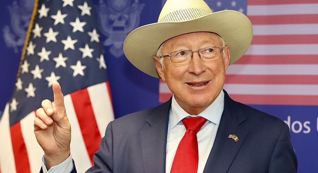 Ken Salazar afirma que es caso cerrado presunto narcofinanciamiento hacia AMLO