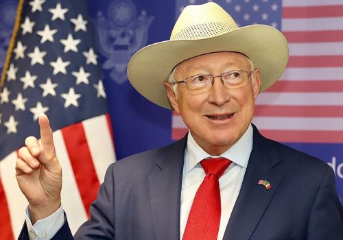 Ken Salazar afirma que es caso cerrado presunto narcofinanciamiento hacia AMLO