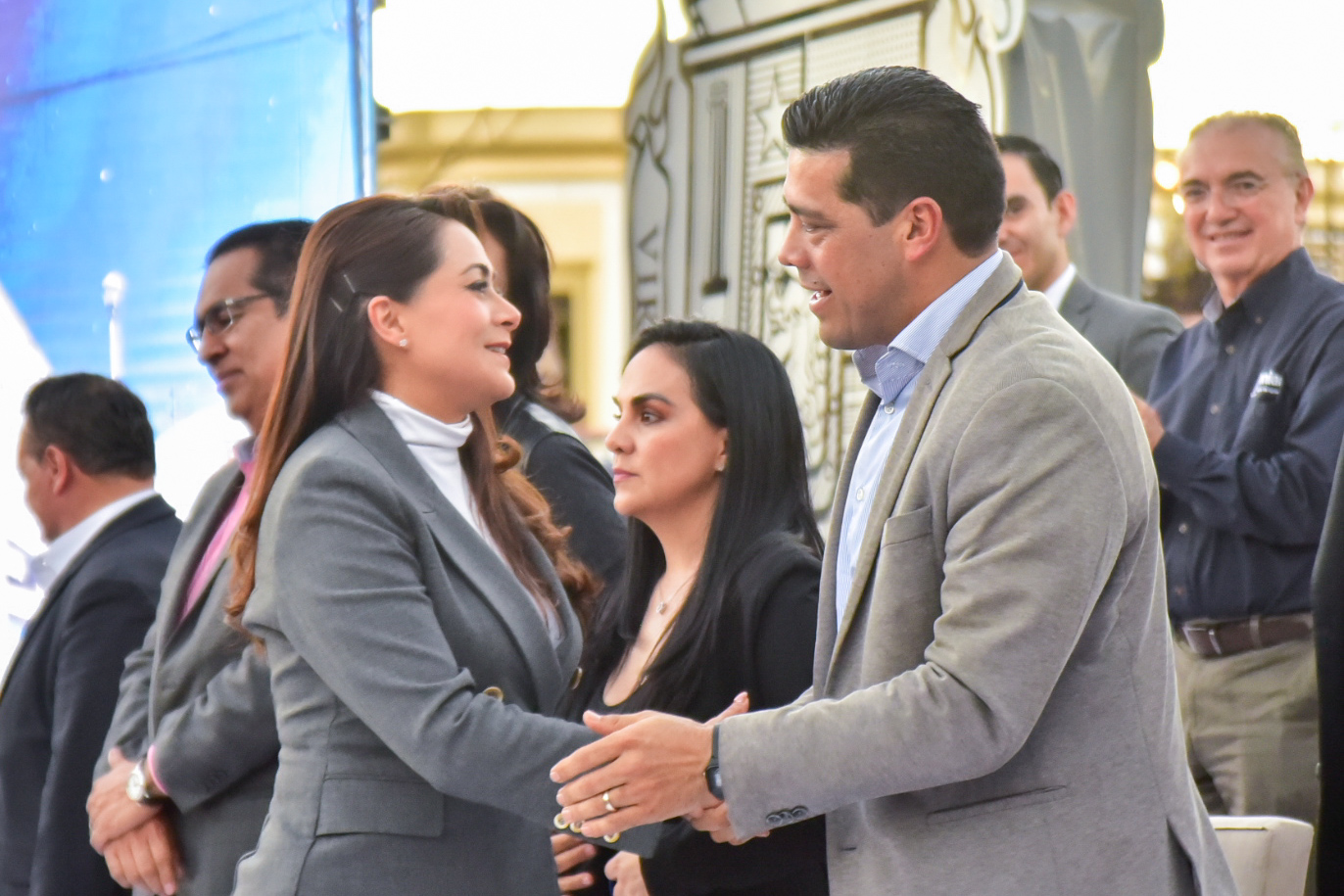 PRESENTA LEO MONTAÑEZ NUEVO EQUIPAMIENTO MUNICIPAL