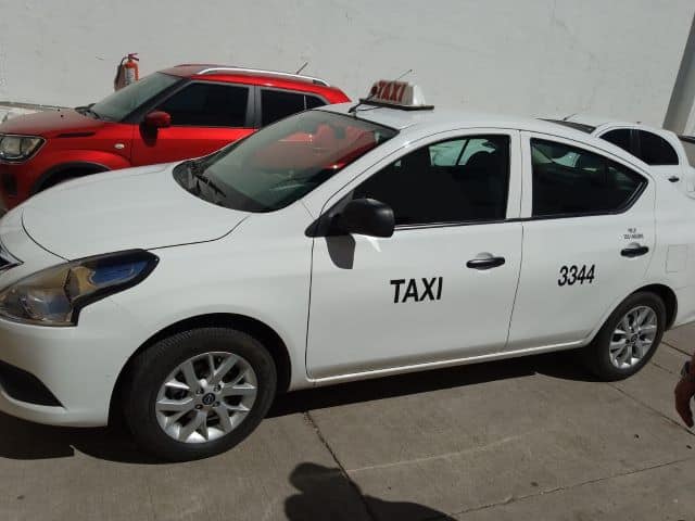 LOCALIZAN TAXI QUE ESTUVO TRASLADANDO A LOS SICARIOS DEL RESTAURANTE COSTILLAS DE SANCHO