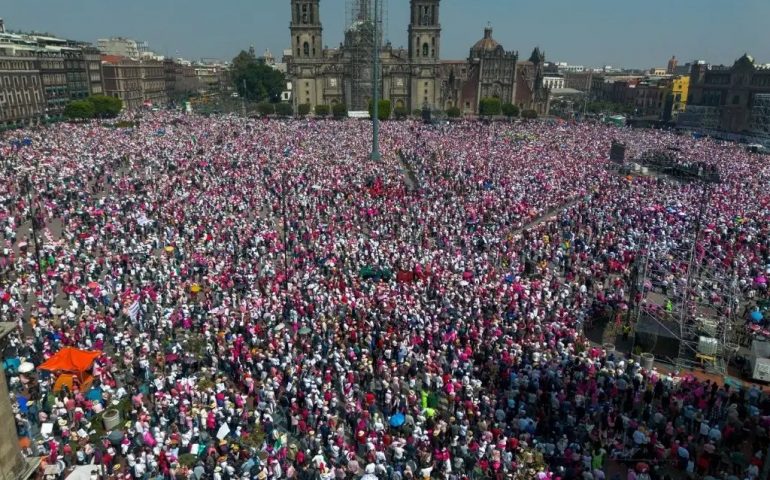 “Se disfrazan de demócratas» Critica a AMLO a los participantes de la marcha por la Democracia