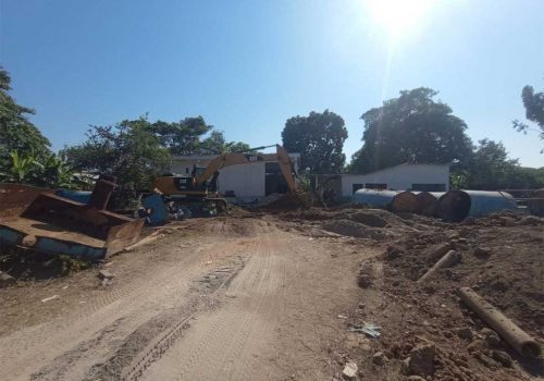 Rezago, retrasos y desobediencia, amigos de Andy incumplen obra inaugurada de AMLO
