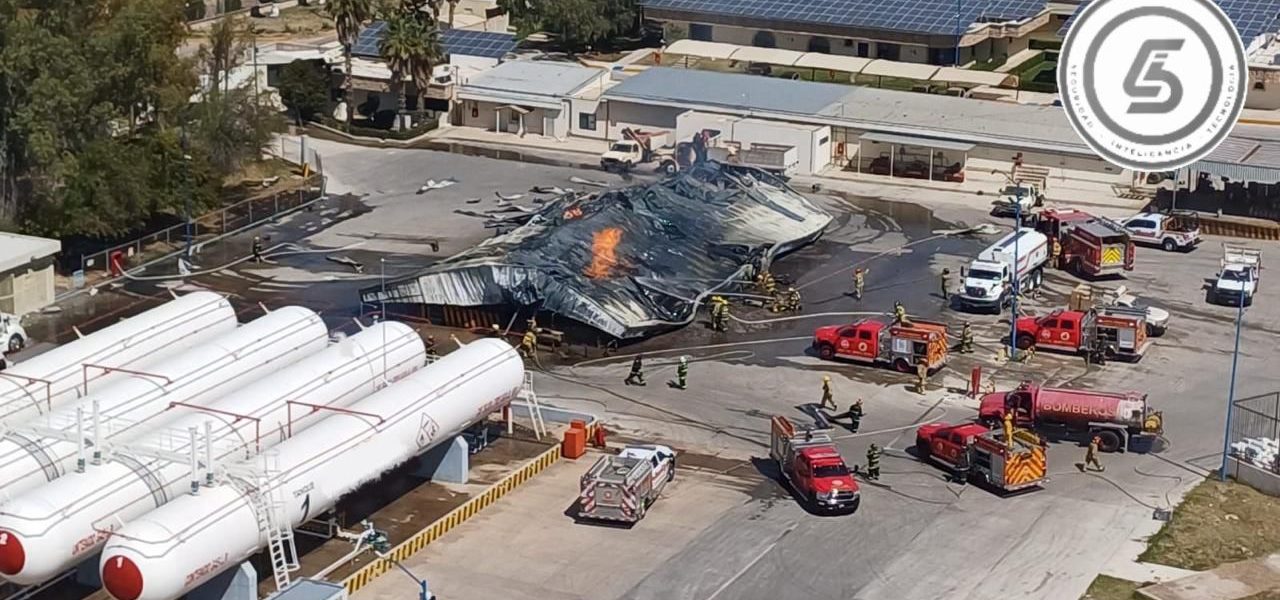CUERPOS DE EMERGENCIA TRABAJAN EN COMBATIR SINIESTRO EN PLANTA DE GAS EN SAN FRANCISCO DE LOS ROMO