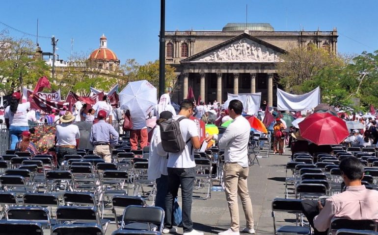 Abandonan mitin de Sheinbaum en pleno discurso tras que los hiciera esperar tres horas bajo el sol