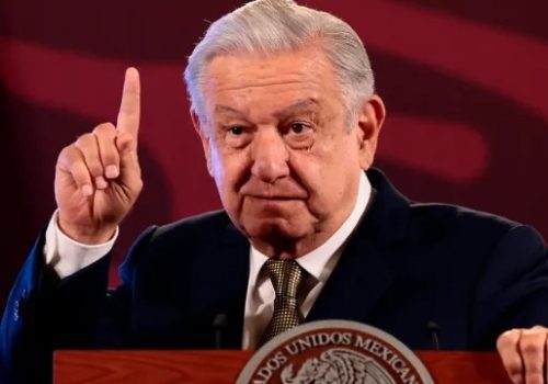 AMLO afirma que “ya la libramos” tras que no se cerrará ninguna de las refinerías del país