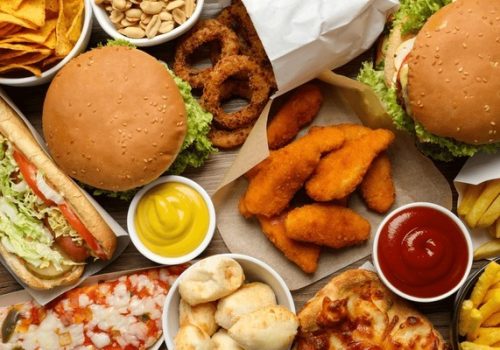Comer comida chatarra podría modificar tu cerebro
