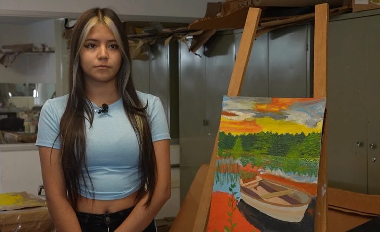 SOLEDAD APRENDE A DIBUJAR EN LA CASA DEL ADOLESCENTE