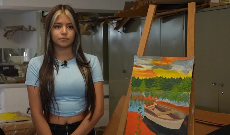 SOLEDAD APRENDE A DIBUJAR EN LA CASA DEL ADOLESCENTE