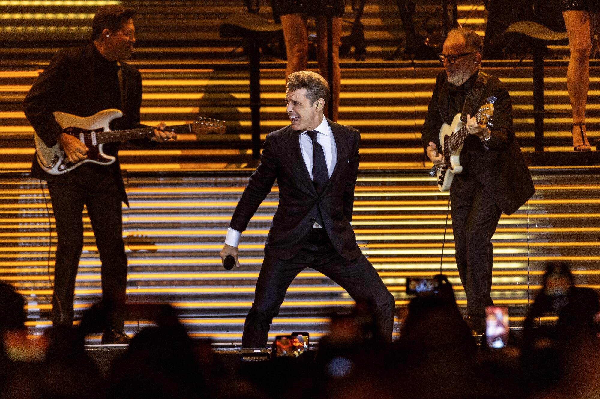 Suspenden concierto de Luis Miguel por amenazas y bloqueos en Bolivia
