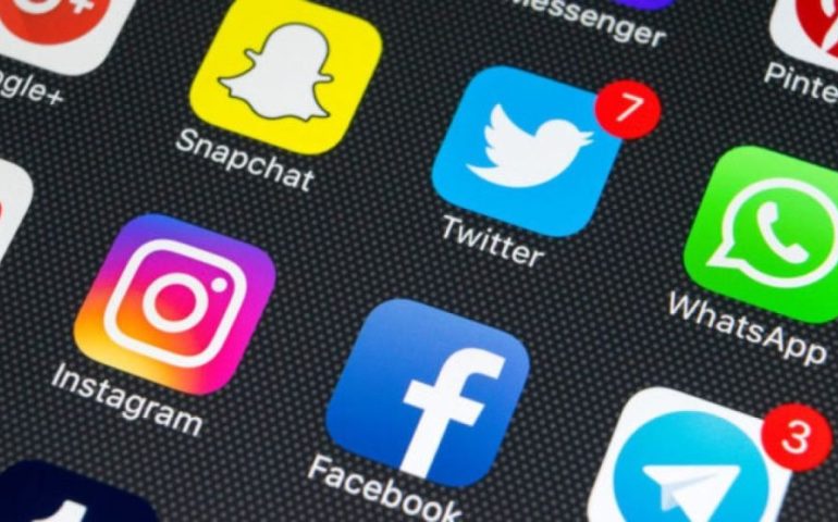 Florida busca prohibir las redes sociales a menores de 14 años