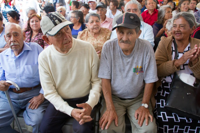 Así engaña el cartel de El Mencho a los abuelitos para robarles