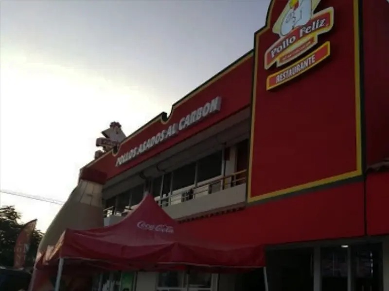 Niño se emociona tanto al llegar a un restaurante que se cae y muere tras paro cardiaco