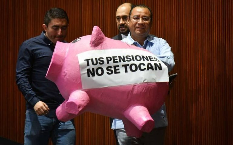 Morena cambia propuesta de Fondo de pensiones, PAN se dan cuenta y posponen votación de reforma