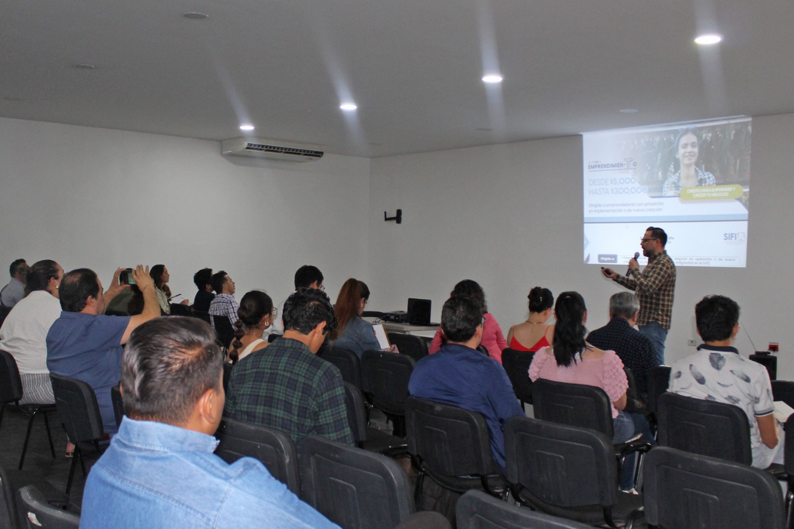 INSCRÍBETE A LOS CURSOS DE CAPACITACIÓN EMPRESARIAL QUE SE IMPARTIRÁN EN MAYO