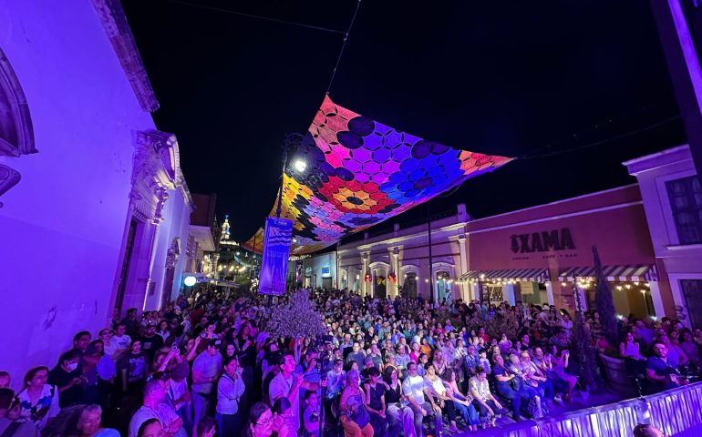 ¡OH DIOSAS!, PUSIERON A CANTAR A TODO PULMÓN AL PÚBLICO DEL CORREDOR CULTURAL CARRANZA