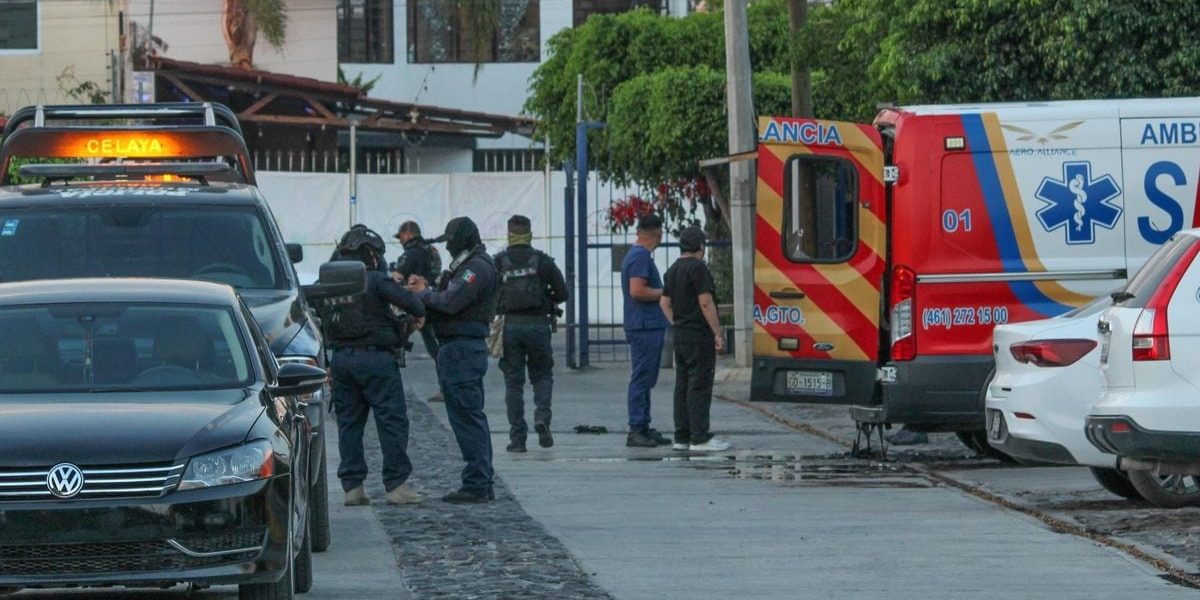 Asesinan a dos paramédicos e incendian ambulancia en Celaya