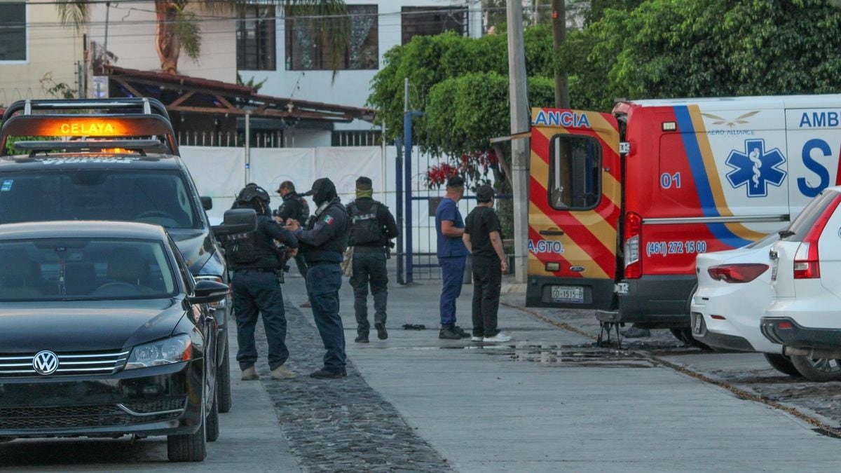 Asesinan a dos paramédicos e incendian ambulancia en Celaya