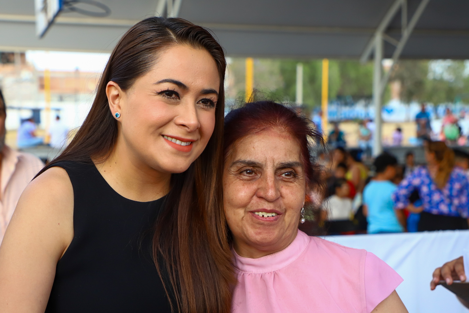 RECONOCE TERE JIMÉNEZ ESFUERZO DE LAS MADRES DE AGUASCALIENTES