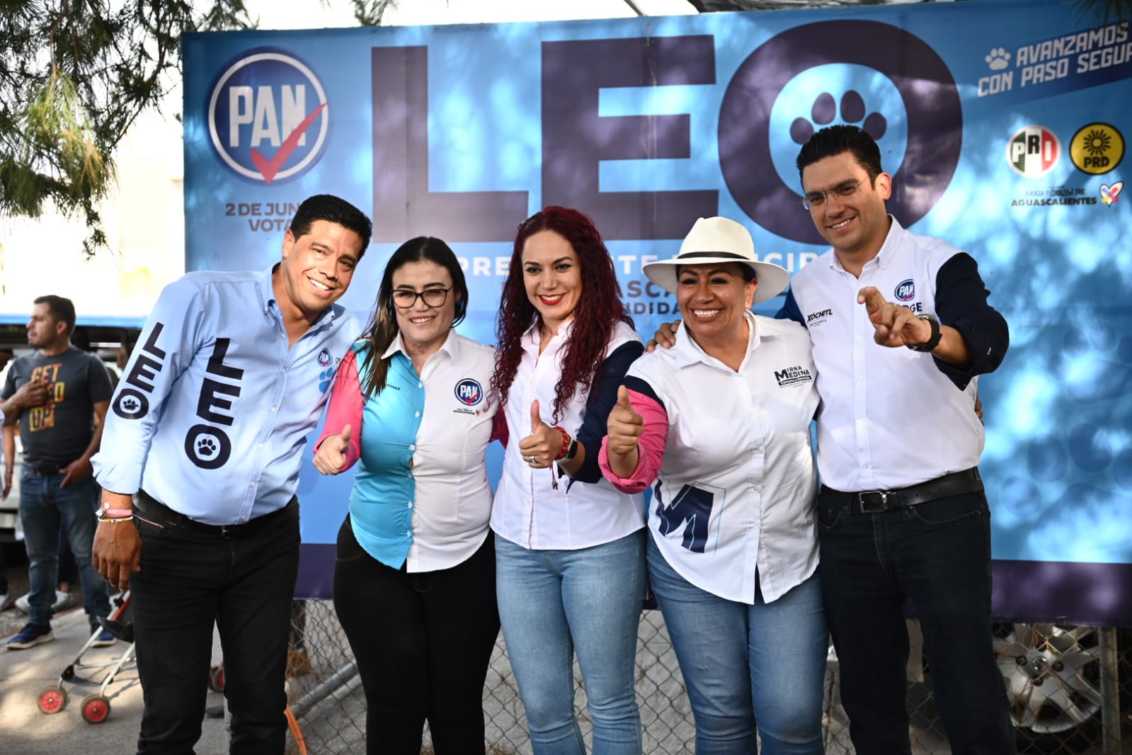 AGRADECE LEO MONTAÑEZ EL APOYO DE LAS FAMILIAS DE LA COLONIA REENCUENTRO