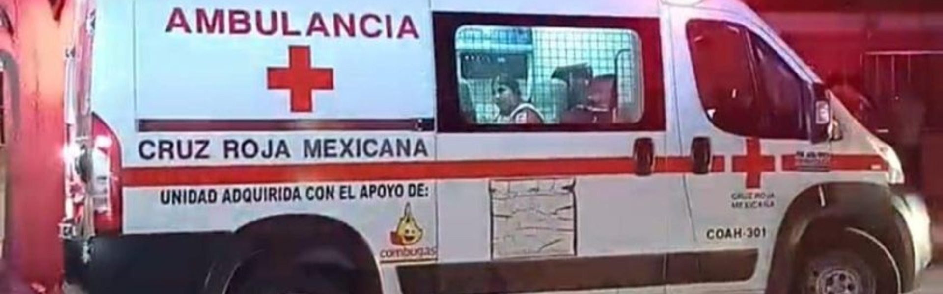 Hombre golpea a su pareja embarazada y le provoca un parto prematuro en plena via publica