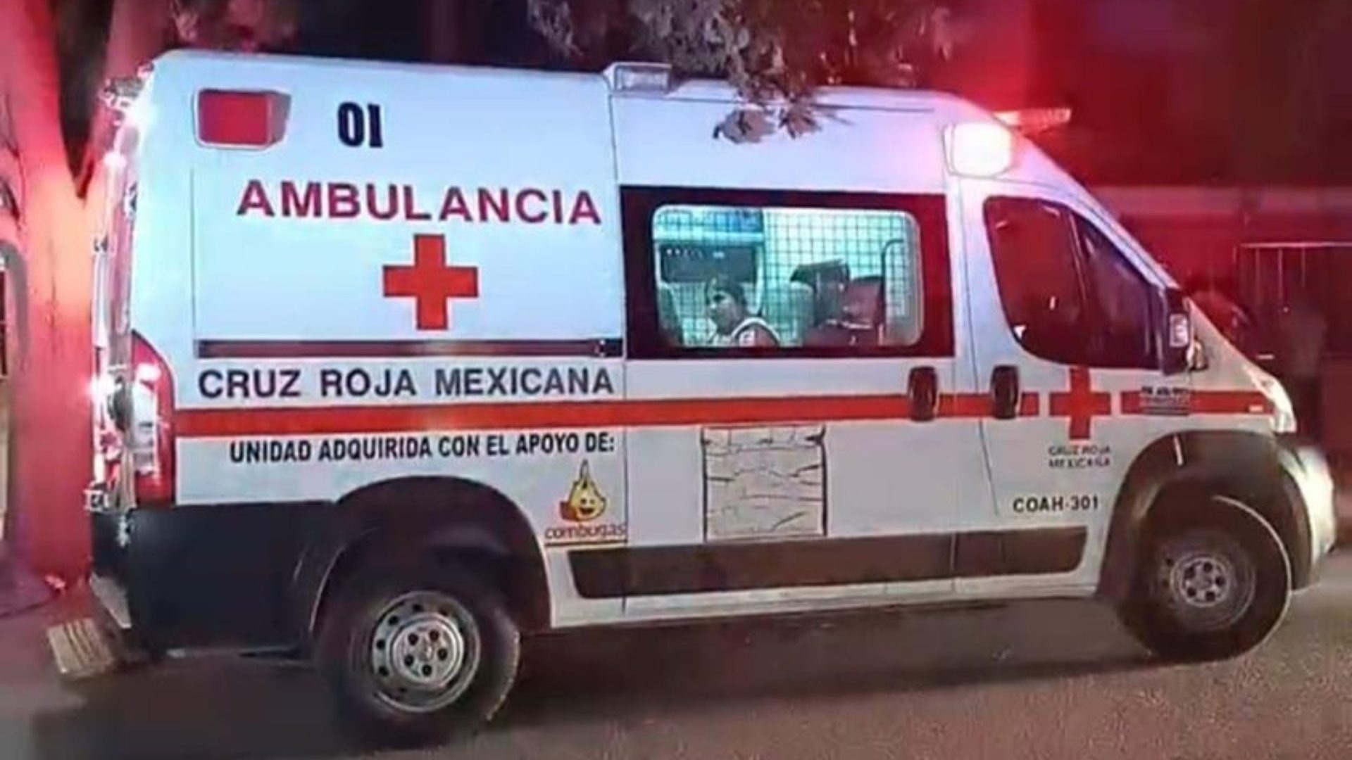 Hombre golpea a su pareja embarazada y le provoca un parto prematuro en plena via publica