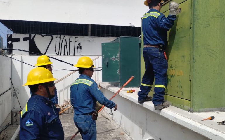 CFE atenta a las fallas en la FNSM