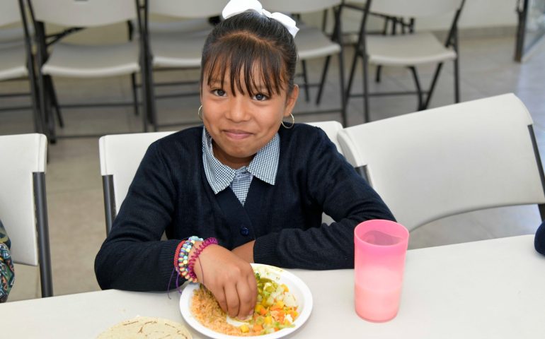 COMEDORES ESCOLARES PROMUEVEN UN MEJOR RENDIMIENTO DE LAS Y LOS ESTUDIANTES