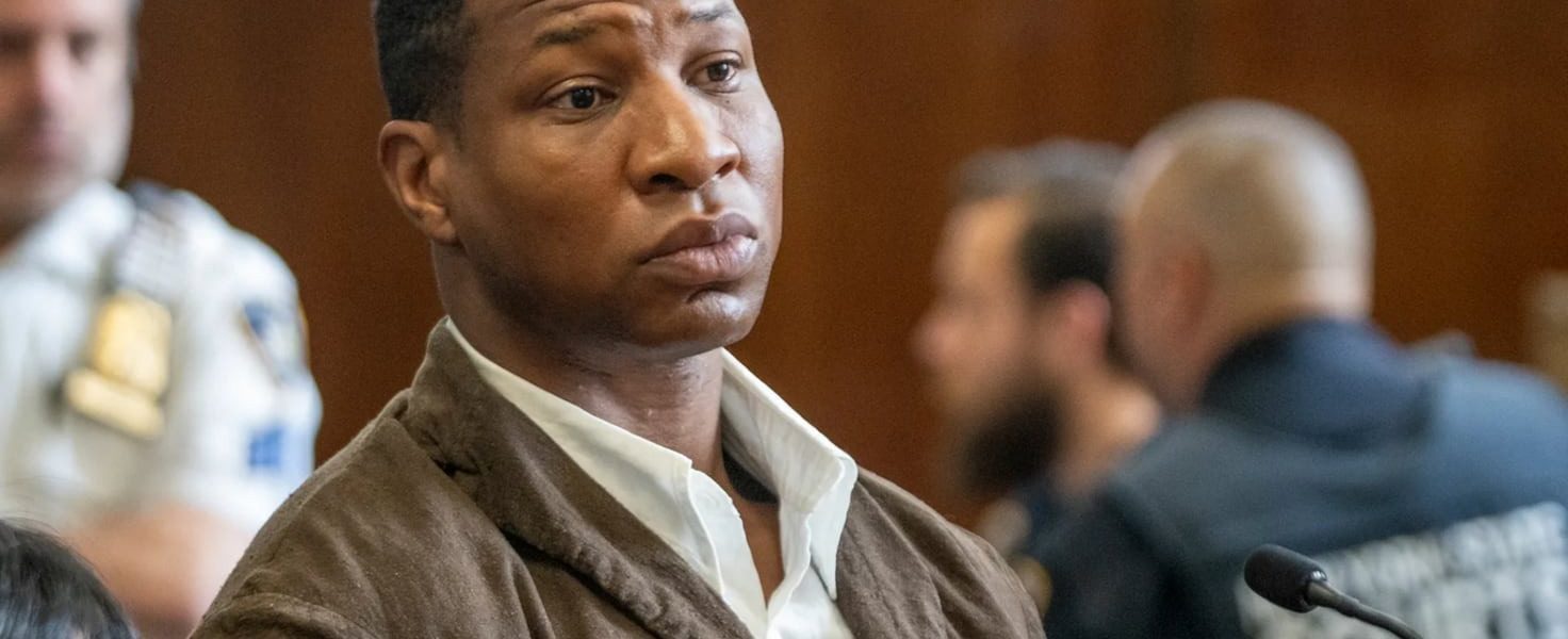 Jonathan Majors, recibe sentencia tras acoso y agresión contra su ex pareja