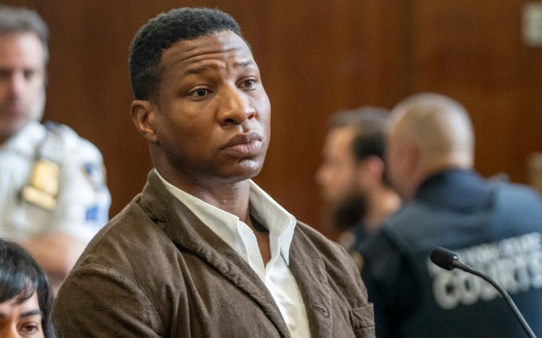 Jonathan Majors, recibe sentencia tras acoso y agresión contra su ex pareja