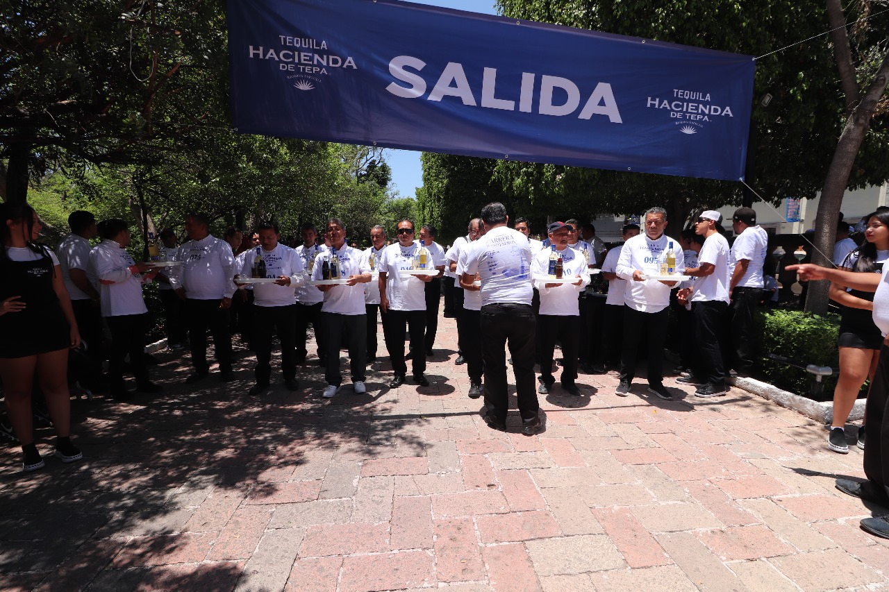 SE LLEVÓ A CABO LA TRADICIONAL CARRERA DE MESEROS
