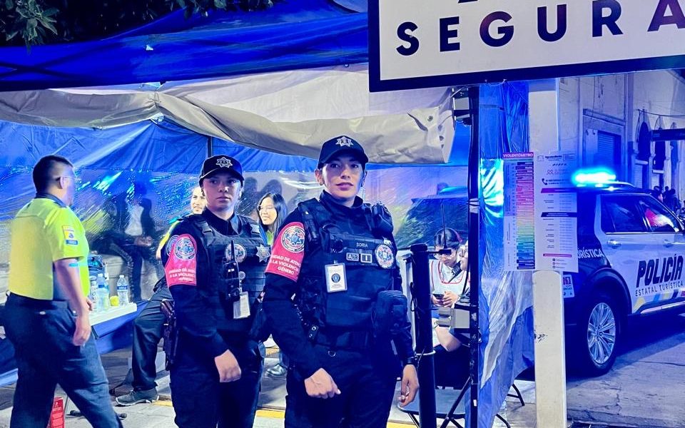 POLICÍA ROSA CUIDA DE LAS MUJERES EN LA FERIA NACIONAL DE SAN MARCOS