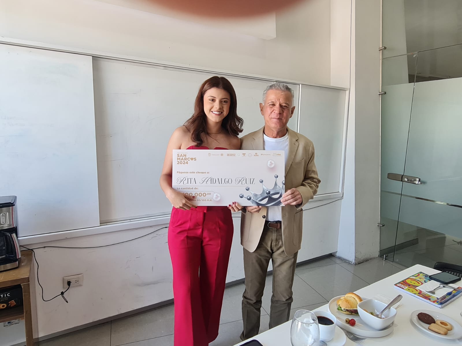 REINA Y PRINCESAS DE LA FNSM 2024 RECIBIERON SU PREMIO ECONÓMICO