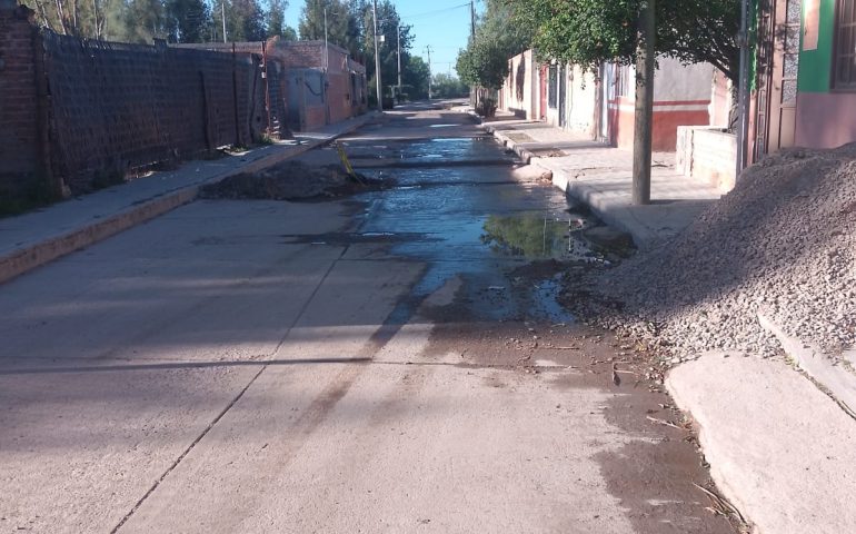 ¡COCA COLA EN VEZ DE AGUA! RINCON DE ROMOS ATRAPADO EN AGUAS NEGRAS»