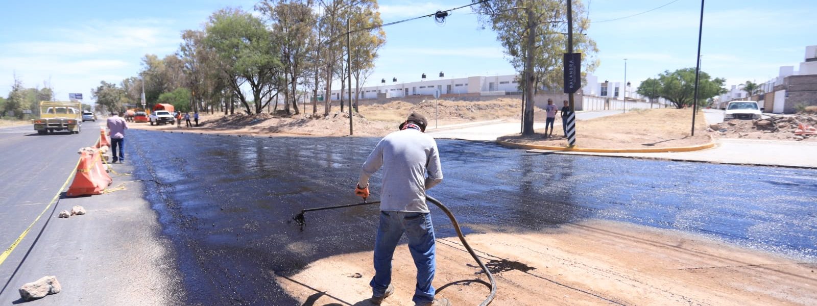 SE LLEVAN A CABO CIERRES VIALES POR OBRAS DE REHABILITACIÓN EN. AV. HACIENDAS DE SANTA MÓNICA