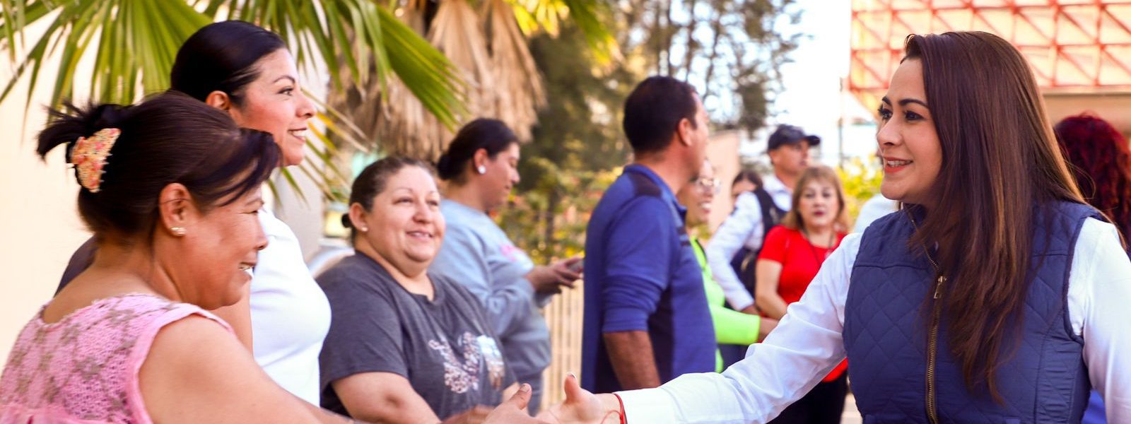 TERE JIMÉNEZ SE REÚNE CON HABITANTES DE LOMAS DEL AJEDREZ