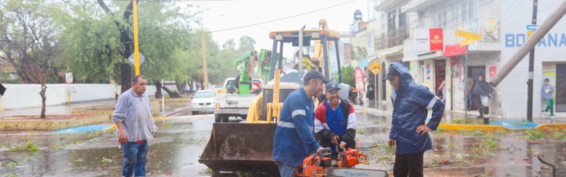 LEO MONTAÑEZ PERMANECE ATENTO Y CERCANO A LA CIUDADANÍA ANTE LAS PRIMERAS LLUVIAS