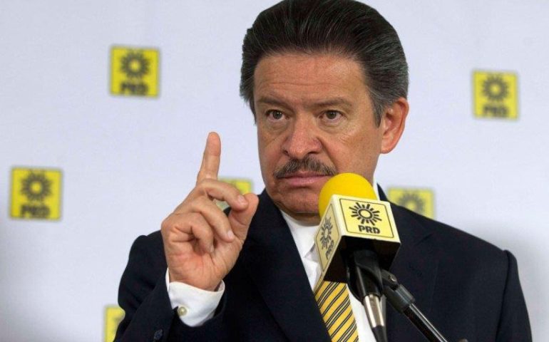 Ex dirigente del PRD afirma que AMLO recibió dinero para financiar su campaña en 2006