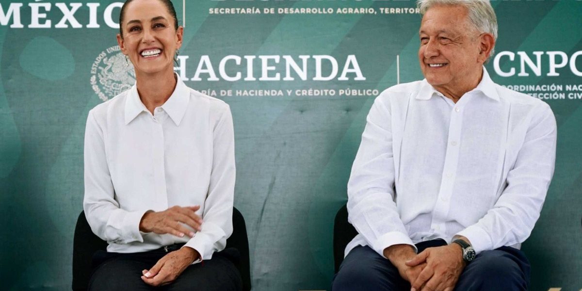 Entre bromas Sheinbaum admite haber hablado con AMLO de un eventual regreso