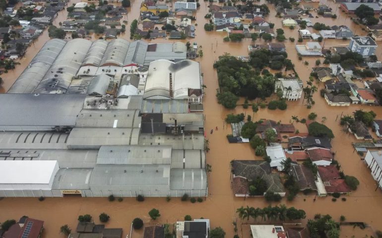 Brasil suma 100 muertos tras inundaciones