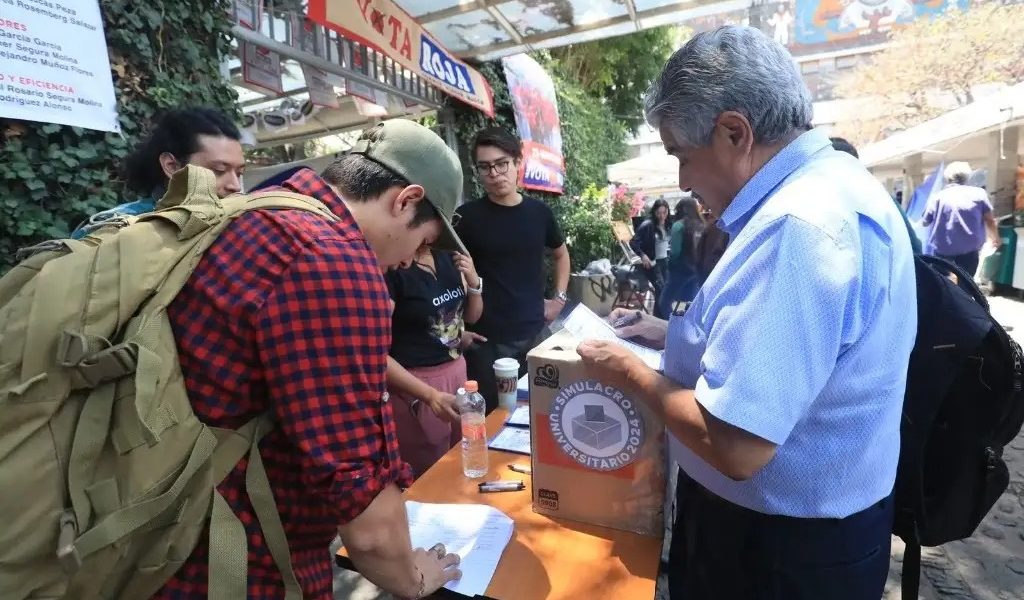 Arrasa Sheinbaum en simulacro electoral universitario