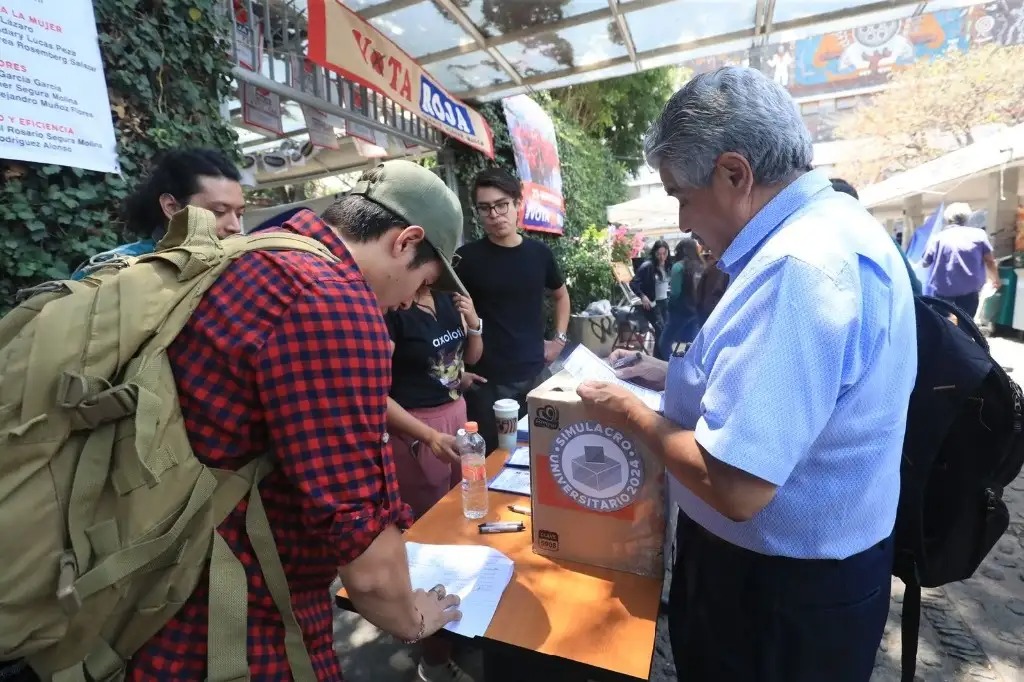 Arrasa Sheinbaum en simulacro electoral universitario