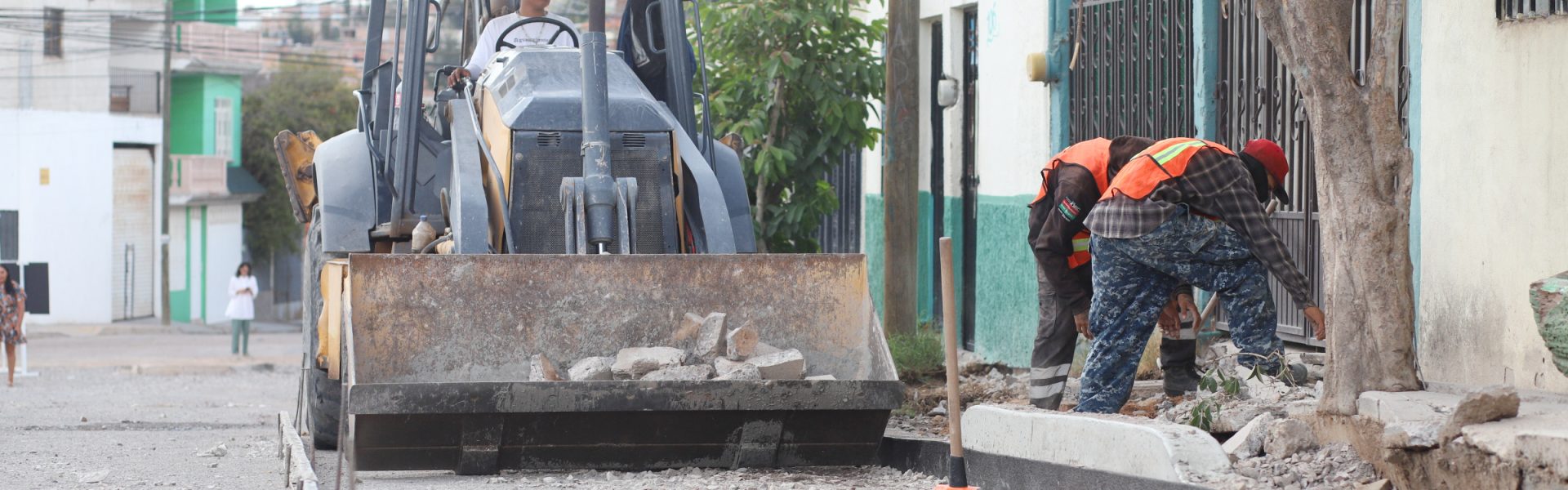 SUPERVISA LEO MONTAÑEZ OBRAS DE INFRAESTRUCTURA VIAL AL ORIENTE DE LA CIUDAD