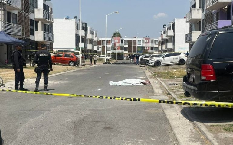 Adolescente vendia tacos en la calle cuando lo atacaron a balazos en Tlajomulco