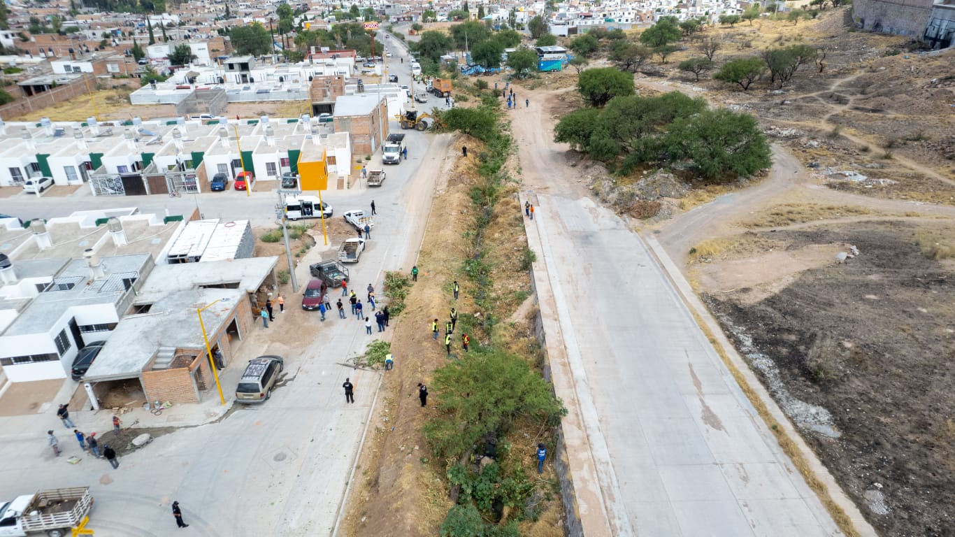 ENCABEZA JOSÉ JUAN SÁNCHEZ BARBA MEGA OPERATIVO DE LIMPIEZA EN BAJÍO DE LAS PALMAS